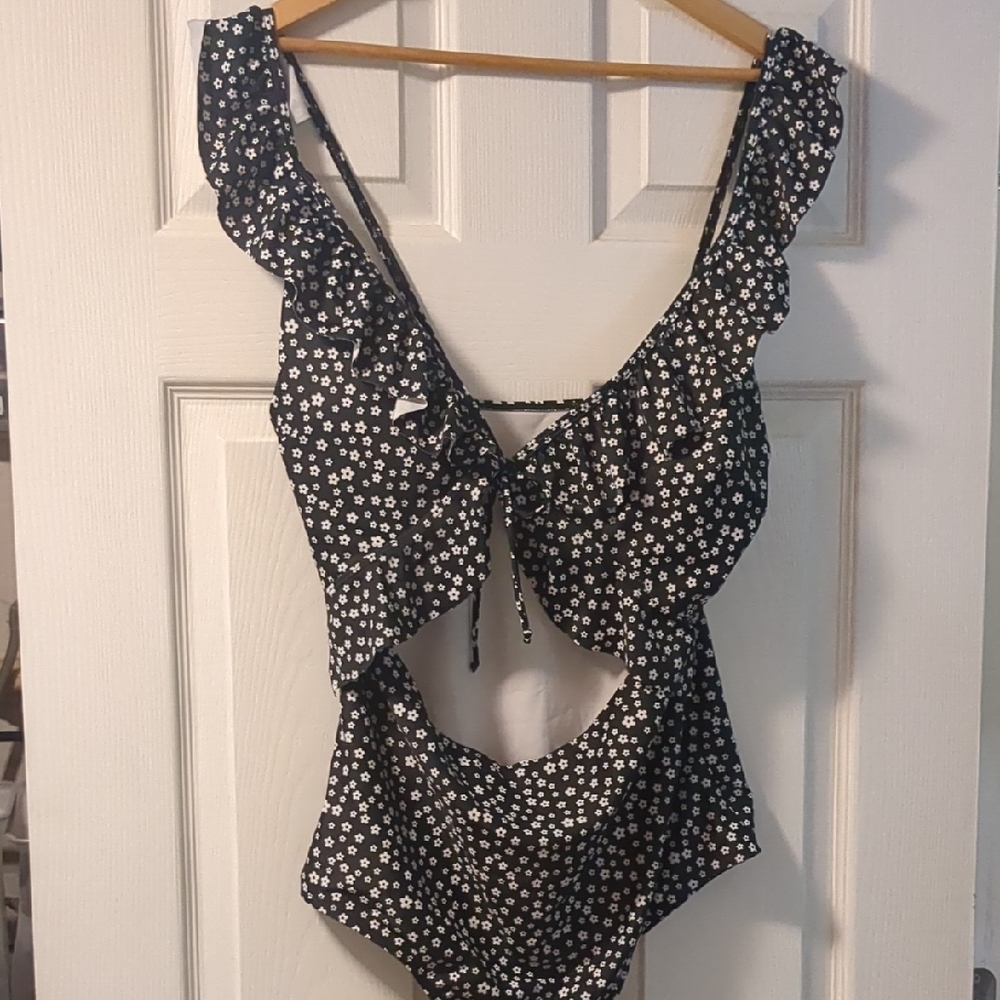 SHEIN Black and White Floral One Piece Swimsuit